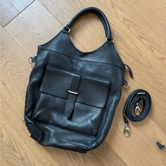 Roots Handbags - Roots Canada Lauren Black Leather Bag - EUC